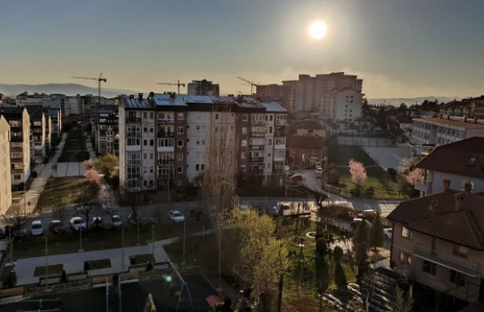 Java fillon me mot të ngrohtë, e marta me shi dhe borë në Kosovë