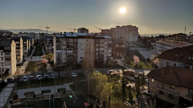 Java fillon me mot të ngrohtë, e marta me shi dhe borë në Kosovë