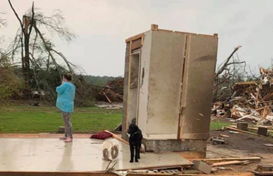 Një familje në Mississippi i mbijetoi tornados më vdekjeprurëse në 6 vitet e fundit brenda dhomës së betonit