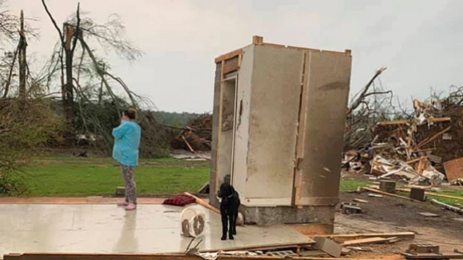 Një familje në Mississippi i mbijetoi tornados më vdekjeprurëse në 6 vitet e fundit brenda dhomës së betonit