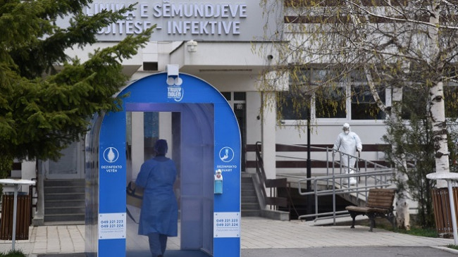 63 pacientë me COVID-19 në Infektivë, katër në gjendje kritike