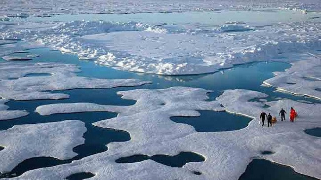 Deri në vitin 2050 stinët e verës pa akullnaja në Detin Arktik