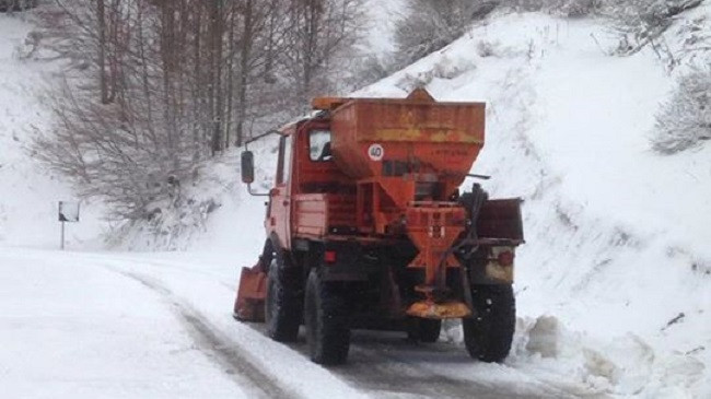 Rikthehet dimri në pranverë, bora zbardh Korçën
