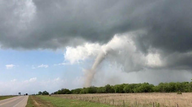 SHBA goditet nga tornadot, së paku 7 të vdekur dhe dhjetëra të plagosur [Foto]