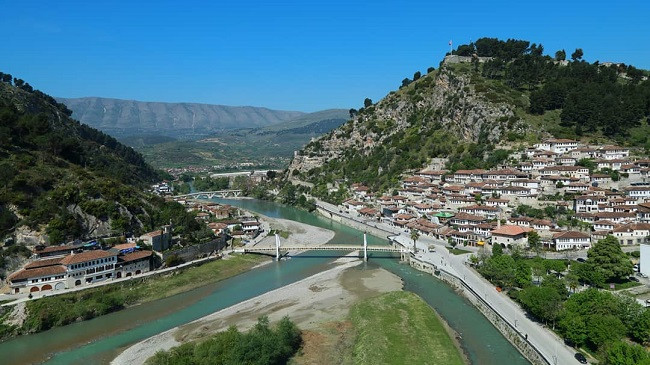 Njihuni me qytetin e një mbi një dritareve [Foto]