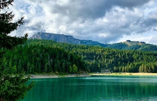 Moti sot dhe dy ditët në vijim me diell dhe reshje shiu në Mal të Zi