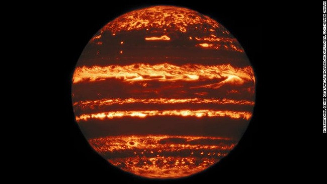 Imazhe mahnitëse në ‘zemër’ të stuhive të Jupiterit