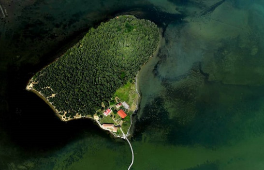 Ishulli i Zvërnecit, njihuni me 'Karaibet shqiptare' [Foto]