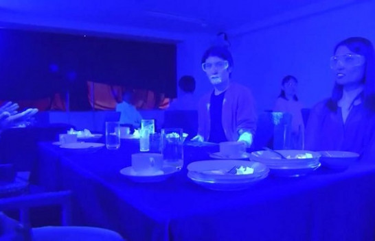 Ja si përhapet virusi në restorant kur një person është i sëmurë [Video]