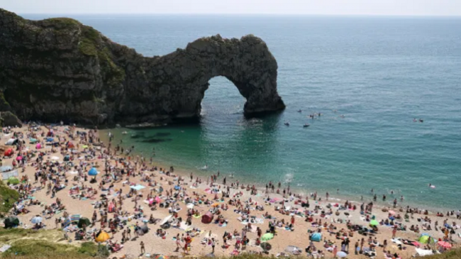 Meteorologët paralajmërojnë: Britania do bëhet më e nxehtë se Maroku!