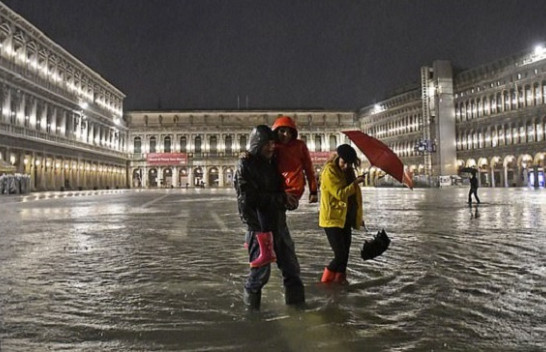 Pas rihapjes për turistë, përmbytet Venecia [Foto]