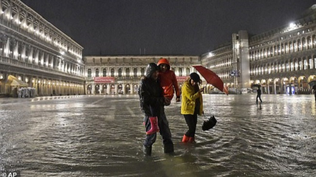 Pas rihapjes për turistë, përmbytet Venecia [Foto]