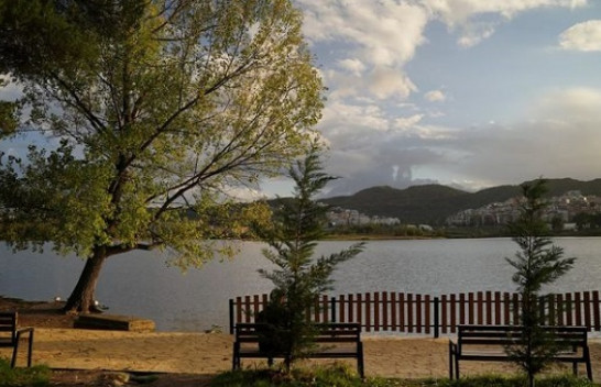 Reshje shiu dhe ulje temperaturash, njihuni me parashikimin e motit për sot dhe nesër