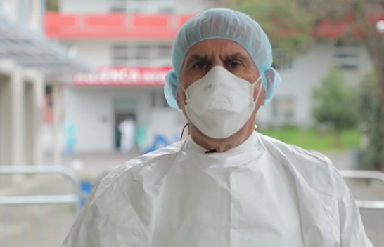 Infektologu Pëllumb Pipero apel qytetarëve: Kemi hyrë në një fazë të re të epidemisë