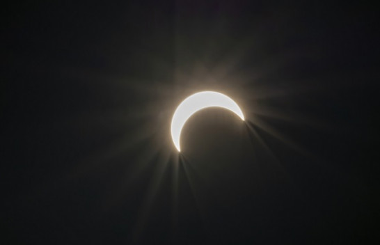 Në Foto: Eklipsi diellor shënon solsticën verore