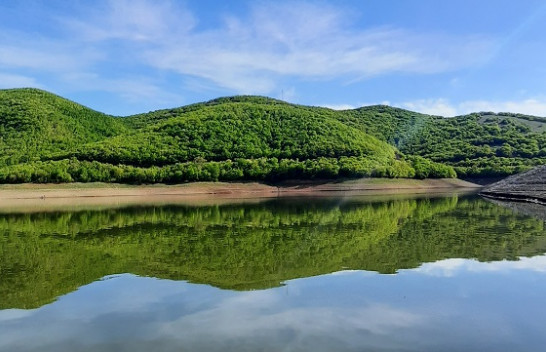 Rritet niveli i ujit në liqenet akumuluese, pas reshjeve të shiut