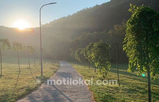 Mot përvëlues këtë javë në Kosovë, shmangeni rrezet e diellit në mesditë
