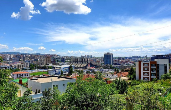 Mot i nxehtë dhe me diell në Kosovë