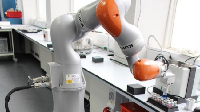 Risitë teknologjike: Vjen ‘shkencëtari’ i parë robot