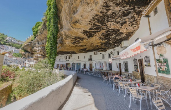 Setenil de las Bodegas - Qyteti spanjoll i cili jeton nën shkëmb