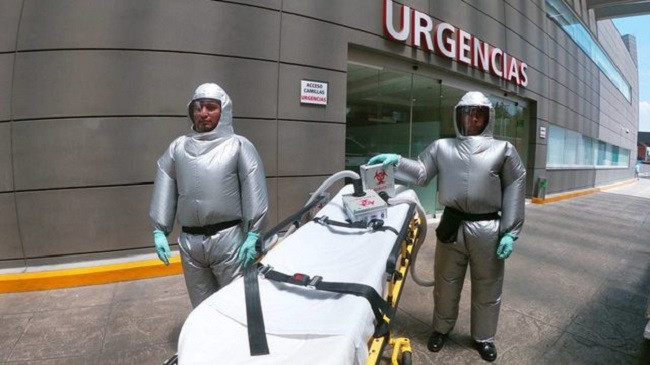 Krijohet kostumi anti-koronavirus, mbron mjekët 100% nga infektimi dhe nuk do të kenë më vapë [Foto]