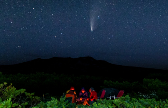 Fotografi mahnitëse të kometës 'Neowise' në pikën më të afërt të Tokës