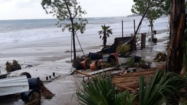 Tragjike, moti i ligë i merr jetën një personi në Himarë, shpëtohen tre të tjerë