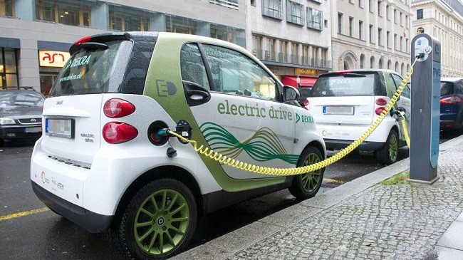 Subvencioni nxit gjermanët të blejnë makina elektrike dhe hibride