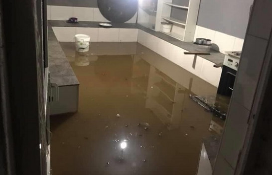 Reshjet e shiut shkaktojnë vërshime në disa lagje dhe fshatra të Suharekës