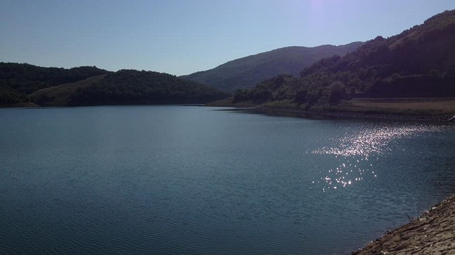 Reshjet e shiut ngritën nivelin e ujit në liqenin e Batllavës dhe Badovcit