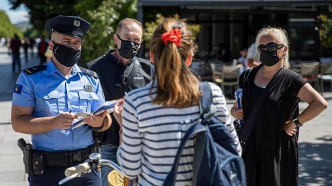 Hyn në fuqi Ligji për pandeminë COVID-19, kush nuk mban maskë gjobitet 35 euro