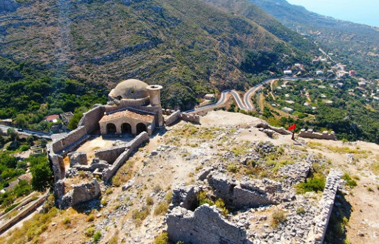 Pusho shqip/ Kalaja e Borshit, atraksioni turistik ku shijon jo vetëm detin e plazhin, por edhe lartësitë