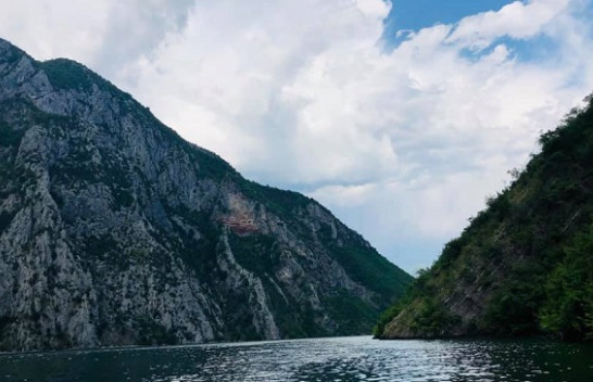 Moti sot pjesërisht me re, në zonat malore me reshje shiu në Shqipëri