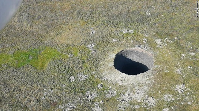 Zbulohet një gropë gjigante në Siberi