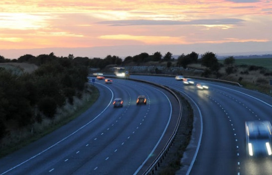Britania kufizon shpejtësinë në autostrada, ky është shkaku