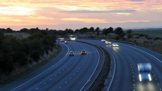Britania kufizon shpejtësinë në autostrada, ky është shkaku