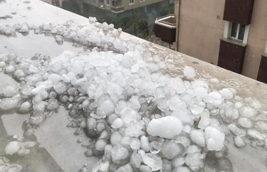 Stambolli goditet nga një stuhi e madhe shiu dhe breshëri