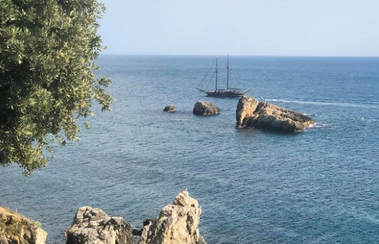 Moti sot dhe fundjavë në Mal të Zi, me vranësira e reshje shiu dhe intervale me diell