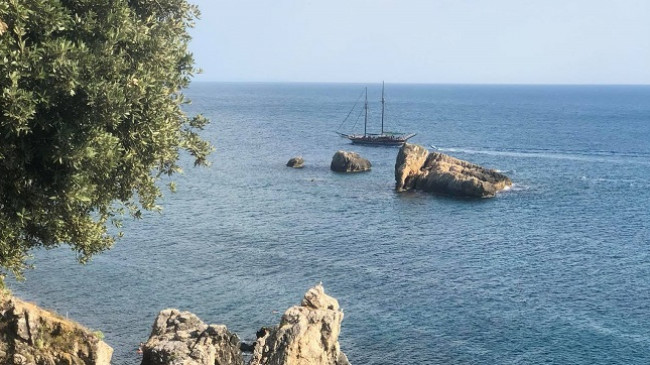 Moti sot dhe fundjavë në Mal të Zi, me vranësira e reshje shiu dhe intervale me diell
