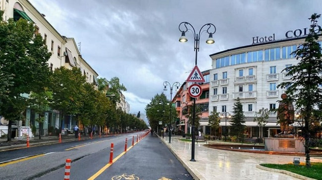 Java në Shqipëri nis me reshje shiu dhe bubullima