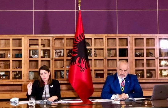 Nga e enjtja maska e detyrueshme në ambiente të jashtme dhe të mbyllura në Shqipëri