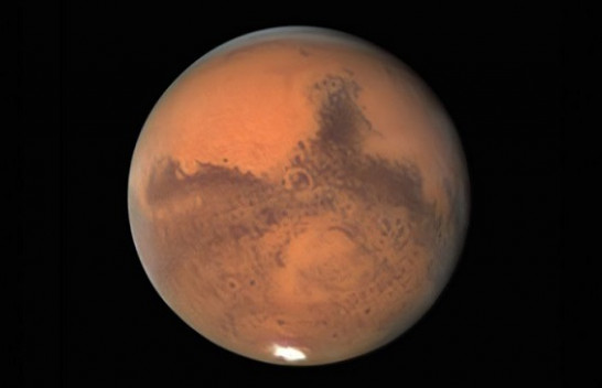 Planeti Mars më i shndritshëm dhe më i madh se kurrë