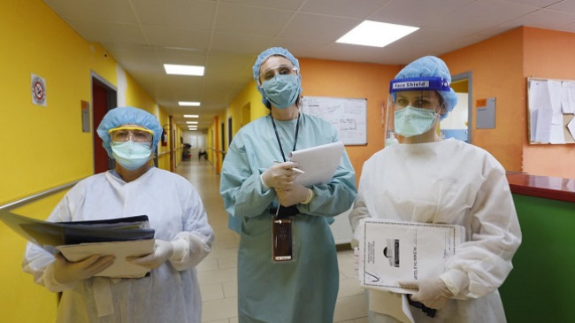 Rritet ndjeshëm numri i të infektuarve me koronavirus