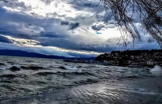 Vranësira e reshje shiu, parashikimi i motit për sot dhe dy ditët në vijmë në Maqedoni