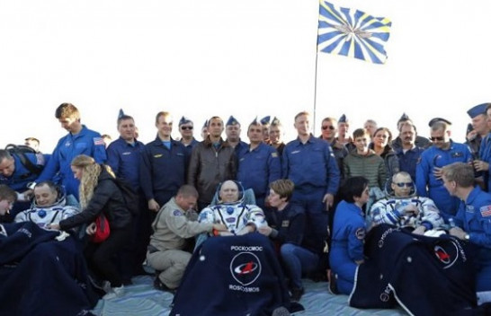 Tre astronautët kthehen në Tokë pas gjashtë muajsh në stacionin hapësinor