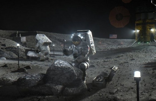 NASA: Ka ujë në Hënë