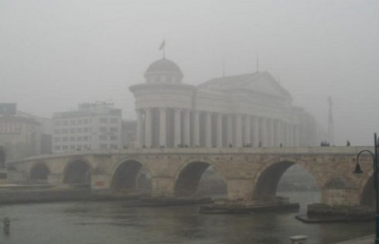 Hulumtim: Ndotja e ajrit rrezik i madh për të prekurit me COVID-19