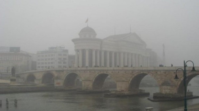Hulumtim: Ndotja e ajrit rrezik i madh për të prekurit me COVID-19