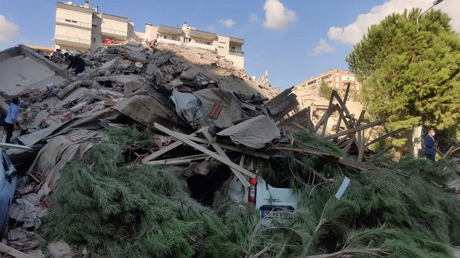 Të paktën gjashtë jetë të humbura dhe 202 të plagosur nga tërmeti në Izmir