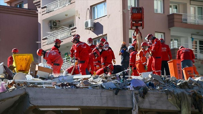 E përqafuar me djalin nën rrënoja, shënohet viktima e parë shqiptare nga tërmeti në Izmir